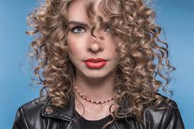 Un taglio che non passa mai di moda. Capelli Ricci Che Passione Impara Ad Amarli Elixhair