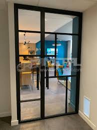 Creation D Une Porte Contemporaine En Acier Sur Mesure Portes Contemporaines Porte Verriere Amenagement Interieur