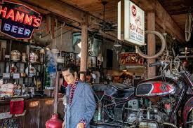 This is worth a stop. Antique Archaeology Antikvarijat Le Claire Iowa Facebook 2362 Fotografije