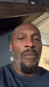 Chillin' with my guy the amazing Rob Prior @robpriorart at his studio. I've  never seen an artist paint 2 pieces simultaneously. One using his right  hand and the other using his left.