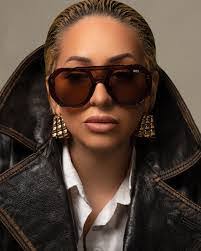 Elliott Roche's Instagram, Twitter & Facebook