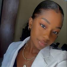 meu Pai ..🥲.. levaste me ao Altar e…. Eu não te poderei levar a tua última  morada. 💔… sempre sonhaste tudo de bom pra mim… e eu pra ti . …