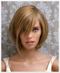 haarfrisur mit kurzen und schragen pony kurzhaarfrisuren frisuren haarschnitte frisur inspirationen