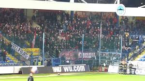 Nach dem schlusspfiff in freiburg feierten fans und spieler sich gegenseitig. Europa League Slovan Liberec Sc Freiburg Freiburg Fans Singing During Warm Up Youtube