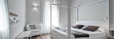 Exterior double room at citycenter 1 best location apartment in the heart of barcelona with a exterior balcony. Apartments Barcelona Habitat Apartments