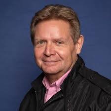 Amber Moulder's Instagram, Twitter & Facebook