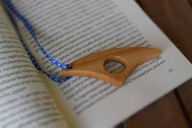 Wooden Page Holder Book Holder Thumb Book Holder In 2020 Thumb Book Book Holders Book Markers