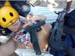 Os agentes apreenderam dois fuzis e duas pistolas durante a operação. Hello Kitty E Investigada Por Diversos Roubos Na Cidade De Niteroi Jornal O Sao Goncalo On Line