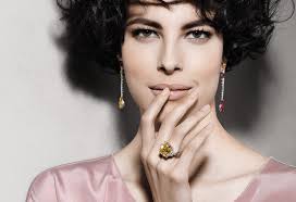 La notizia si è diffusa rapidamente; sabato mattina i funerali in  cattedrale:  https://primadituttomantova.it/attualita/addio-a-michele-acerbi-aveva-solo-36-anni-la-cittadina-di-asola-sotto-shock/