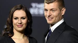 Последние твиты от toni kroos (@tonikroos). Toni Kroos Frau Jessica Regt Sich Uber Das Kinderunfreundliche Deutschland Auf