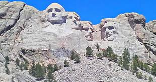 Además de los estados, estados unidos anexó algunos lugares ubicados en el océano pacífico como puerto rico, pese a esto, los habitantes de estos lugares no tienen derecho al voto ni son vistos como verdaderos estadounidenses a pesar de que pagan impuestos y tienen los mismos deberes y derechos. Uno De Los Lugares Mas Visitados De Los Estados Unidos Al Menos Por Los Estadounidenses Es Esta Espectacular Escultura Monte Rushmore Noroeste Estados Unidos