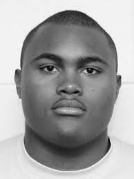 Police hunt for suspect in shooting