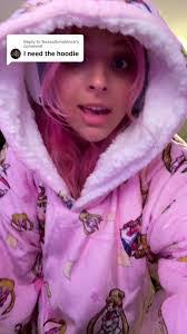 Ashley Rexroad's Instagram, Twitter & Facebook