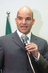 Marcelo Almeida toma posse no lugar de Max Rosenmann