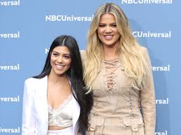 Кортни мэри кардашьян (kourtney mary kardashian). Kourtney And Khloe Kardashian Aren T Quite Washing Their Hair Atm Teen Vogue