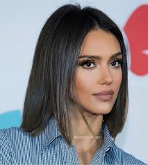 Jessica Alba In 2020 Brunette Beauty Jessica Alba Dark Hair