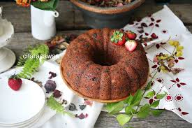 Dalam periuk besar, masak gula hingga perang, masukkan air panas sedikit2 secara perlahan. Kek Buah Kukus Terbaik Blog Kakwan