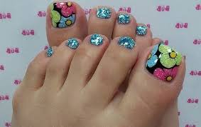 Podólogo (quiropodista) limpieza de los pies de las mujeres. Decorados Para Pies