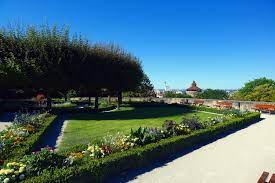 The garden today is a hotspot for visitors to relax during their lunchbreak in the middle of busy vienna, providing nice views of its palatial surroundings. Kaiserburg Nurnberg Mit Mama Nach