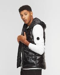 Manteau gris foncé, arrive légèrement au dessus du genou. Veste Sans Manche Cp Company Nouvelle Collection