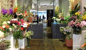 Decoinparis possède un magasin dans lequel vous pouvez voir une gamme de meuble parmi tous ceux qui vous sont proposés, cependant tous les modèles du site ne sont pas visibles en magasin. Boutique Debeaulieu Paris En 2020 Interieurs Des Magasins Des Fleurs Debeaulieu Decoration Mariage