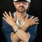 Gelo e rinascita, Christiano Mara riprende il suo viaggio artistico con  “Tutta colpa del mare”