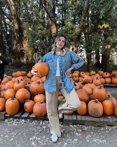 20 Cute & Easy Pumpkin Patch Outfit Ideas You'll Keep Rewearing ...