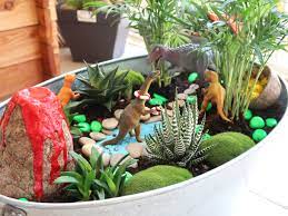 Vous trouverez une sélection de plantes pour jardin. Comment Creer Un Jardin Miniature Fairy Garden Avec Les Kids