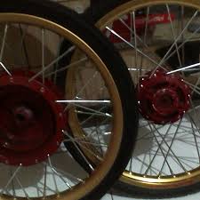 Cara pasang spakbor ninja rr ke vario new untuk melepas spakbor aslinya bisa serching aja di vidio kali ini ismail channel akan berbagi informasi tentang modifikasi mio m3 125. Velg Drag Race But Mio Motor Di Carousell