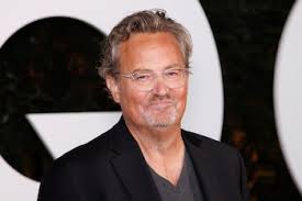 El médico de Matthew Perry se declarará culpable por suministrarle ketamina  de forma indebida