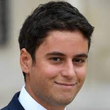 Su actividad política comenzó cuando participó en las protestas juveniles de 2006. Gabriel Attal Homme Politique Quel Est L Age La Taille La Date De Naissance De La Celebrite