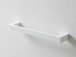 Unico Porte Serviettes En Corian By Rexa Design Handtuchhalter Handtuchhalter Ideen Badezimmer Design
