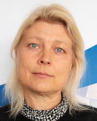 Svarar på kritiken: Vi bedömer skolor