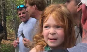 Cão é encontrado cuidando de menina de 4 anos desaparecida em fazenda