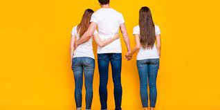 Inilah awal dari petaka cinta segitiga. 6 Cara Efektif Untuk Keluar Dari Cinta Segitiga