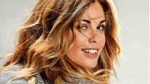 Vanessa incontrada splendente sul red carpet di venezia è il vero messaggio di #bodypositivity. Vanessa Incontrada Icona Di Bellezza Musa Di Dolce E Gabbana