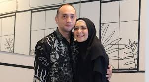 Sering latah, gary iskak merasa lelah hingga pergi konsultasi ke psikiater. 11 Tahun Menikah Gary Iskak Kenang Momen Pertemuannya Dengan Richa Novisha Kumparan Com