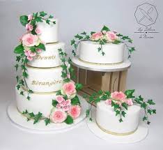 Gâteau de mariage voici les jeunes mariés. 11 Idees De Desserts De Mariage La Mariee En Colere