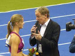 Der norddeutsche rundfunk war damals federführend. Wolf Dieter Poschmann Moderiert Der Sport Chefreporter Des Zdf Leiht Seine Stimme Dem Metro Group Marathon Dusseldorf