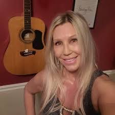 Tara Carlucci's Instagram, Twitter & Facebook