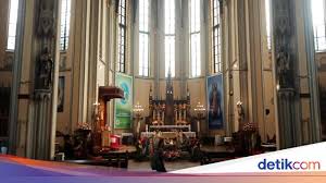 Pertama secara online atau live streaming di gereja katedral maupun di gereja paroki lainnya di keuskupan agung jakarta. Katedral Jakarta Usung Tema Natal Hiduplah Sebagai Sahabat Bagi Semua Orang
