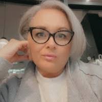 Mary Beecham's Instagram, Twitter & Facebook