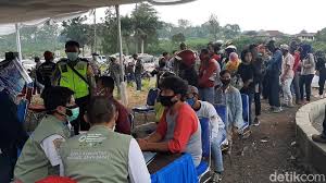 Nah Loh Ratusan Wisatawan Puncak Jalani Rapid Test Massal