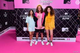 299 likes · 1 talking about this. Mtv Miaw 2019 A Dupla De Cantoras Anavitoria Purepeople
