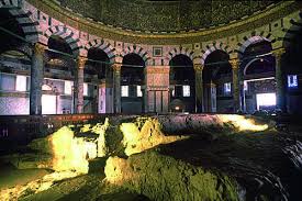 بنى الخليفة عبدالملك بن مروان مسجد قبة الصخرة في فلسطين بخماسية ممتعة