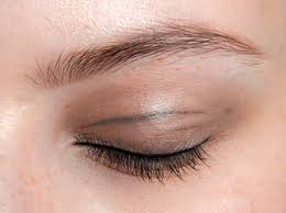 Einen lidstrich zu ziehen ist gar nicht so leicht. Eyeliner 8 Fehler Die Jeder Beim Lidstrich Ziehen Macht