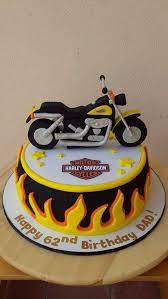 Pin By Mercedes Li On Cake Commissions Motorcycle Birthday Cakes Birthday Cakes For Men Motorbike Cake