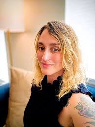 Heather Huck's Instagram, Twitter & Facebook