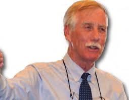 UMPI hosts 104th Commencement