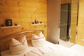 Eine neue hütte gebaut in holzbalken von honka befindet sich auf einem großen boden am ende der ruhigen straße ist zu. Ferienhaus Usedom Fur 8 Personen In Zempin Ferienwohnung Usedom